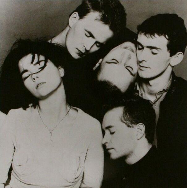 4 mens faces leaning into each other with one's head upside down and a young bjork in the bottom left head turned away. Album cover of the Sugarcube's first album